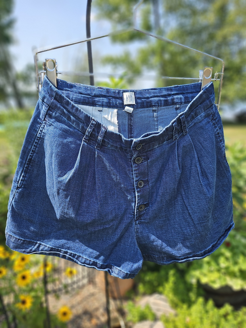 Pleated High-Waist Denim Shorts in Blue — Women’s Button-Front Size 10 30